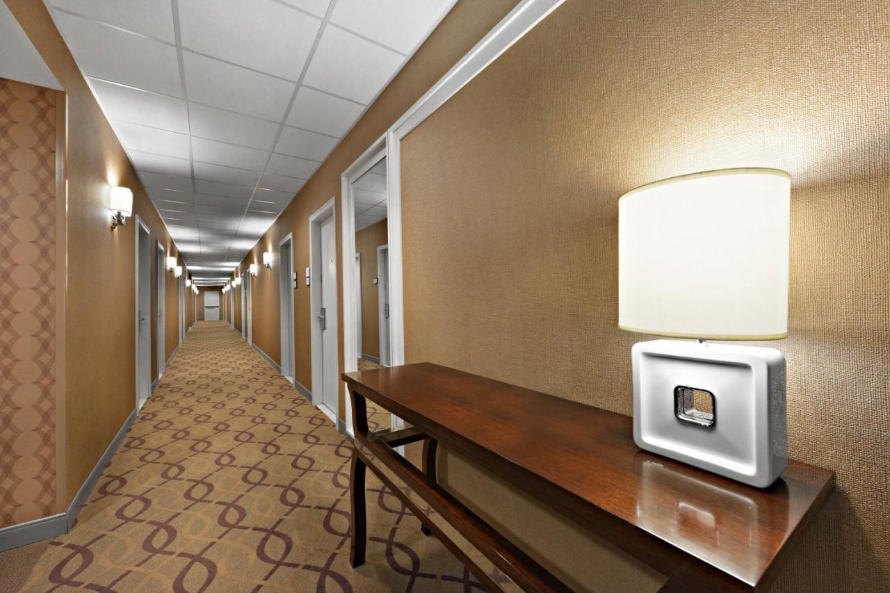 Sheraton Cavalier Saskatoon Hotel Екстер'єр фото