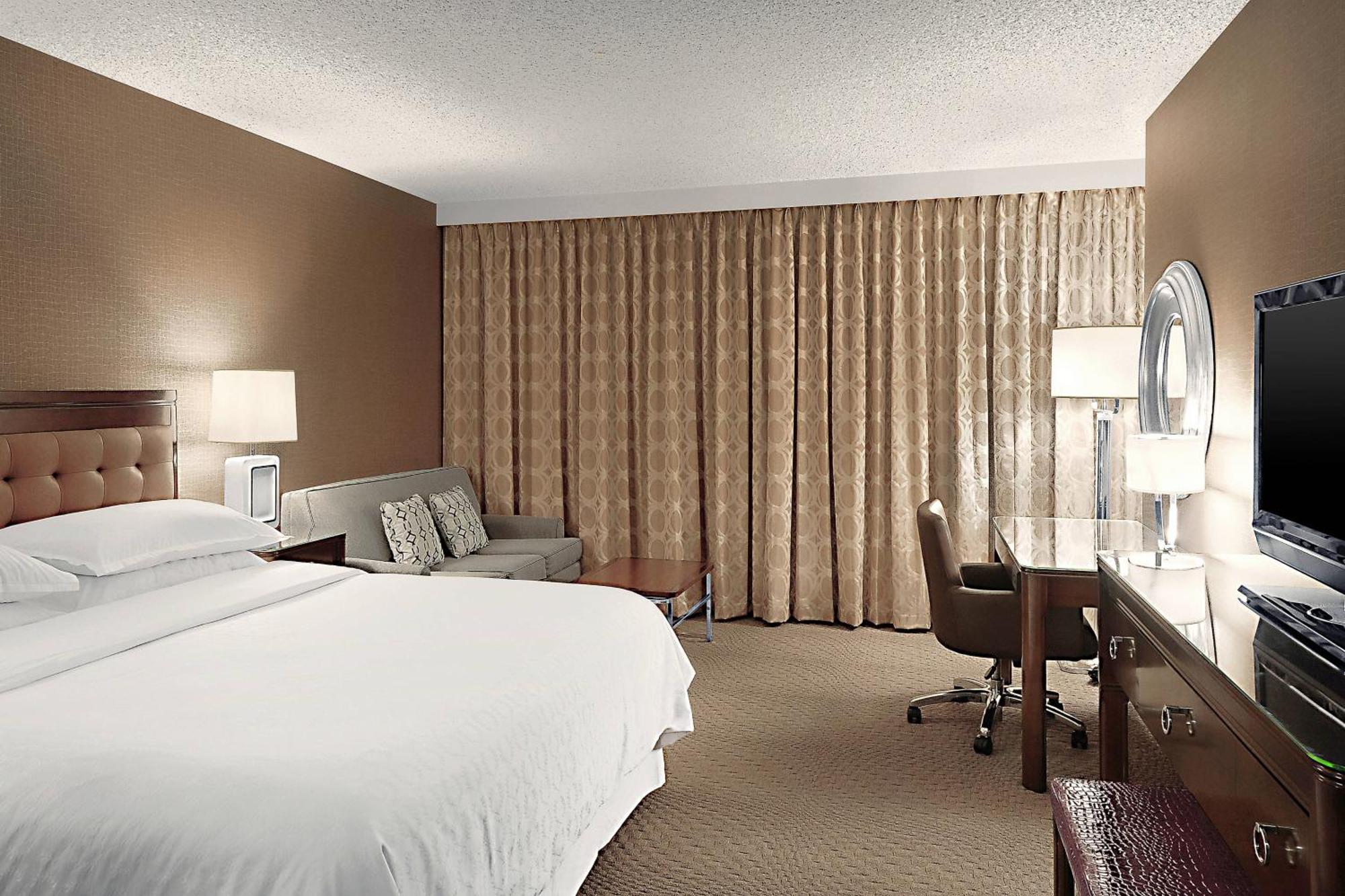 Sheraton Cavalier Saskatoon Hotel Екстер'єр фото